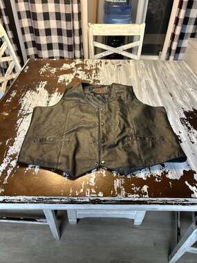 Leather World By Lucky Leather Men's Black Leather Motorcycle Vest Eagle USA Pat